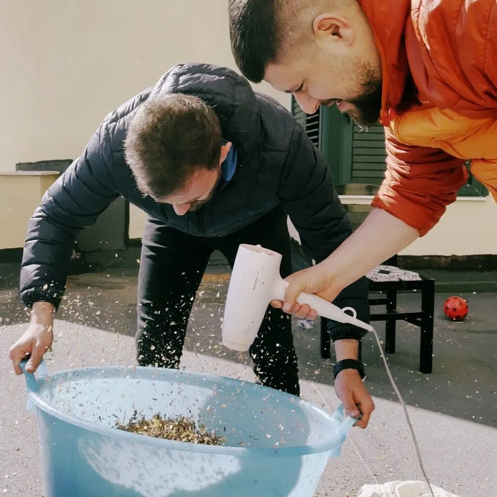 Using hair drier to separate seeds