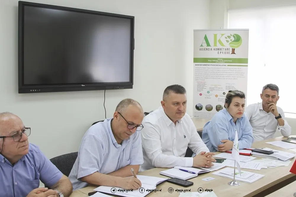 Artur Kala, General Director of AKP and his team