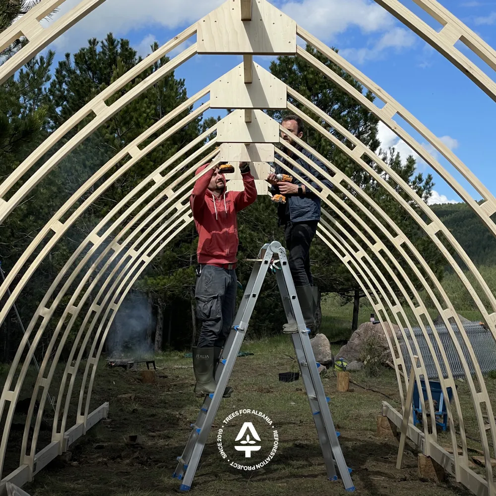 Albi and Ersi fixing the joint elements