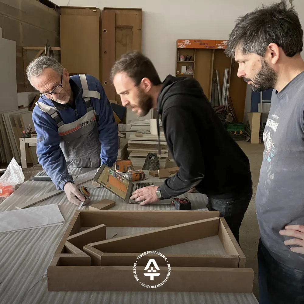 Pavel, Albi and his father figuring ouse